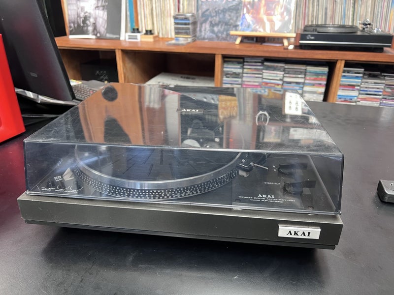 Vintage Akai AP206c Turntable Carousel 1