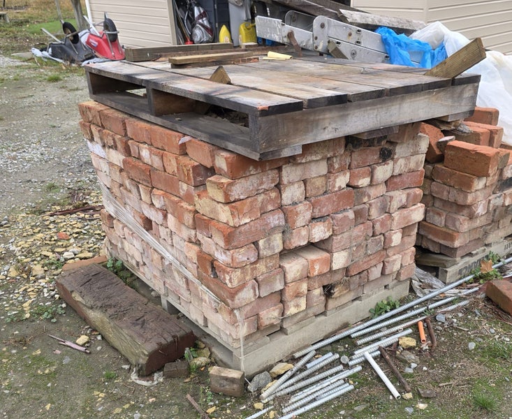 Second hand bricks Carousel 2