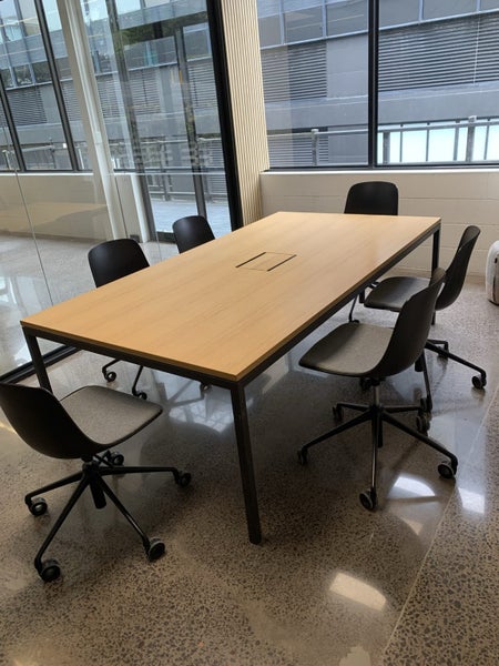 Meeting table with chairs Carousel 2