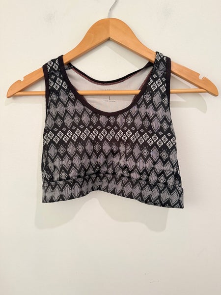 Active Size L Sports Crop Carousel 1
