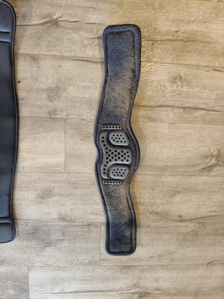Acavello anatomical gel dressage girth Carousel 2