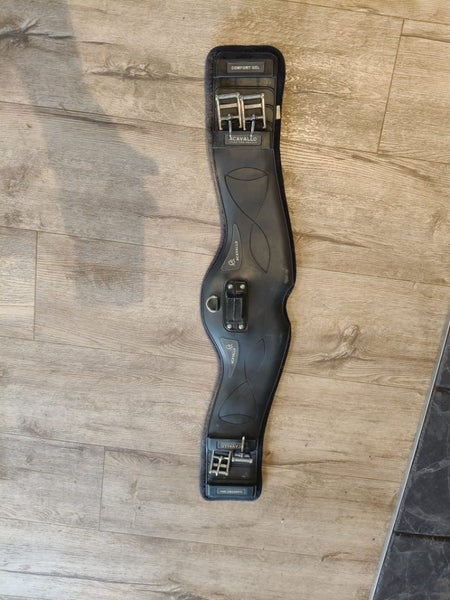 Acavello anatomical gel dressage girth Carousel 1
