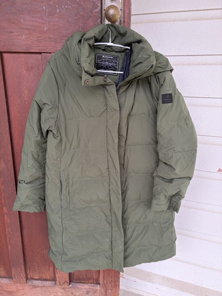 Macpac long feather jacket size 12 Carousel 1