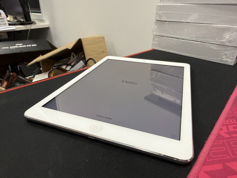 iPad Air 1st Gen (A1475) 128GB White/Silver – $1 Reserve! Carousel 2