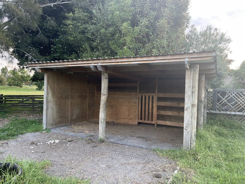 Large Solid Horse Stable or Shed with Rubber Floor