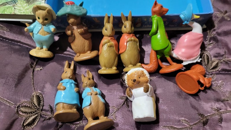 2x Beatrix Potter Books – New Sealed + Peter Rabbit Busy Book w/ Figurines Carousel 12