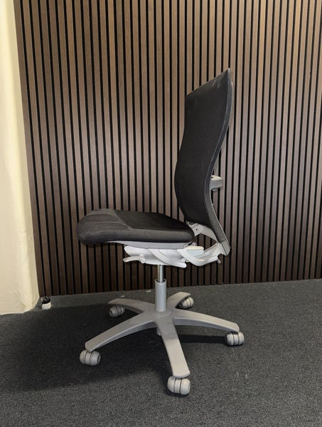 Ergonomic Office Chair – Adjustable Height & Swivel – Good Condition Carousel 1