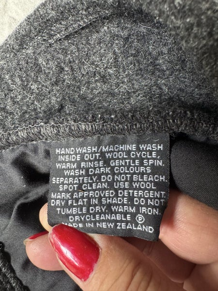 OSCAR EIDE DARK GREY & BLACK MADE IN NZ PURE WOOL VEST WITH LEATHER TRIM SIZE M Carousel 6