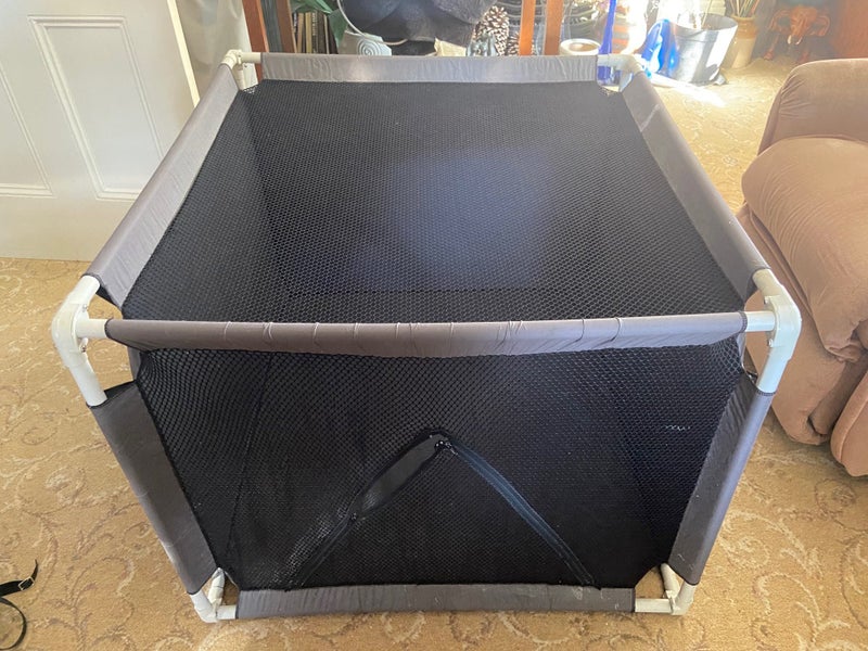 Indoor animal cage/crate