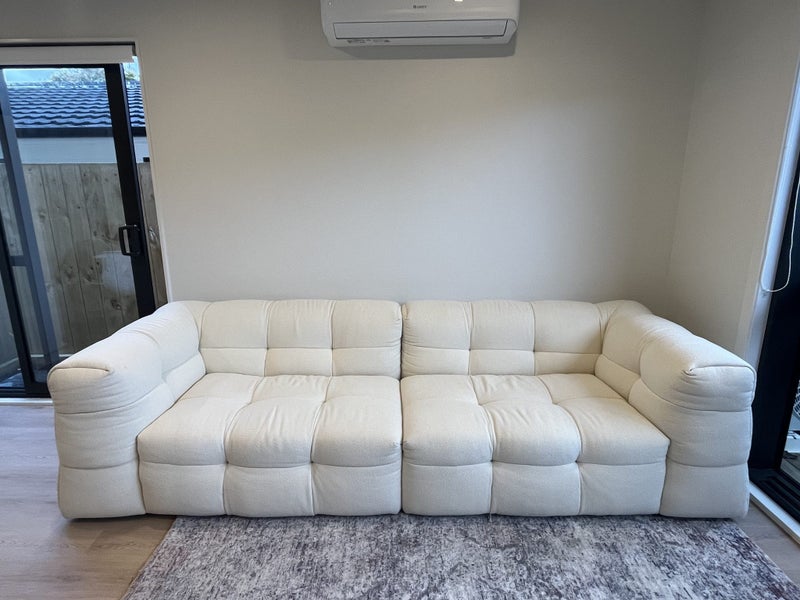 Proferlo Couch – Like New Condition Carousel 1