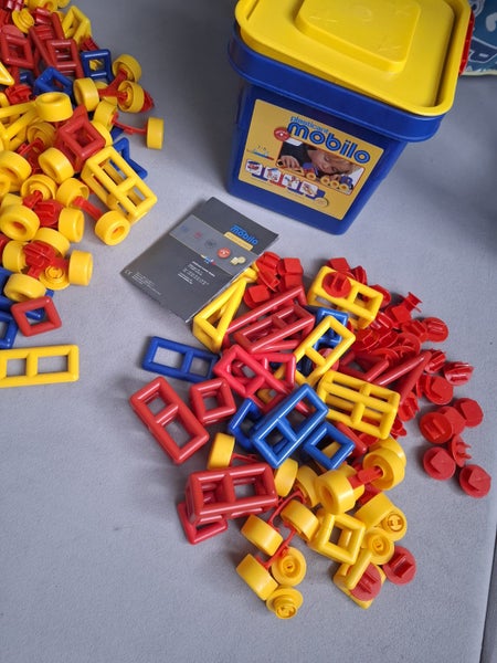 2 buckets of Mobilo & extra people/family, 450+pieces Carousel 8