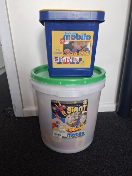 2 buckets of Mobilo & extra people/family, 450+pieces Carousel 2
