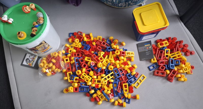 2 buckets of Mobilo & extra people/family, 450+pieces Carousel 1