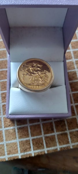 22ct Gold Full sovereign ring Carousel 1