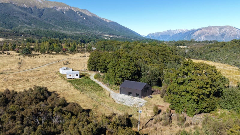 St Arnaud Area 4,047sqm Block With Fantastic Sheds
