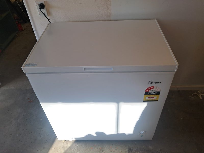 Midea freezer - very good condition Carousel 1