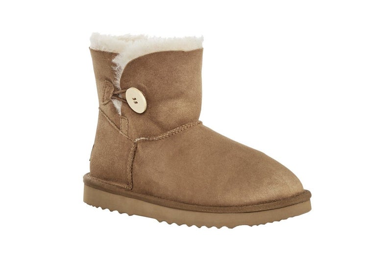 UGG Outback Premium Australian Sheepskin Short Button Boot (Chestnut, Size 7M/8W Carousel 1