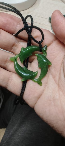 Triple Dolphin Greenstone Pendant – Stunning Carving Carousel 8