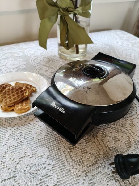 Breville Waffle Supreme adjustable waffle maker WM800 Carousel 1