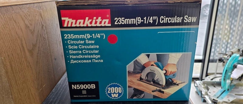 Makita Skill Saw 235MM 9-1/4" Circular Saw Damaged Box Carousel 2