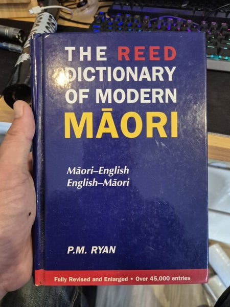 modern Maori dictionary $1!!! Carousel 1