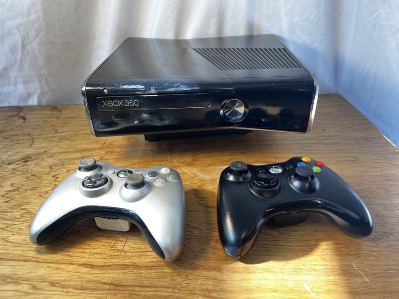 Xbox 360 S Console Model 1439 Carousel 1