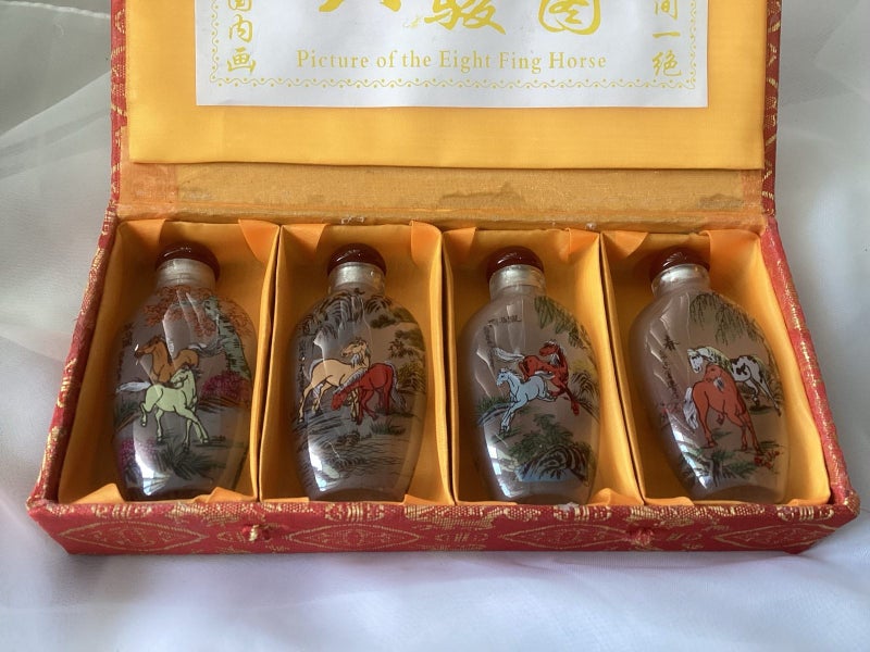 Vintage glass Chinese snuff bottle set in original box Carousel 2