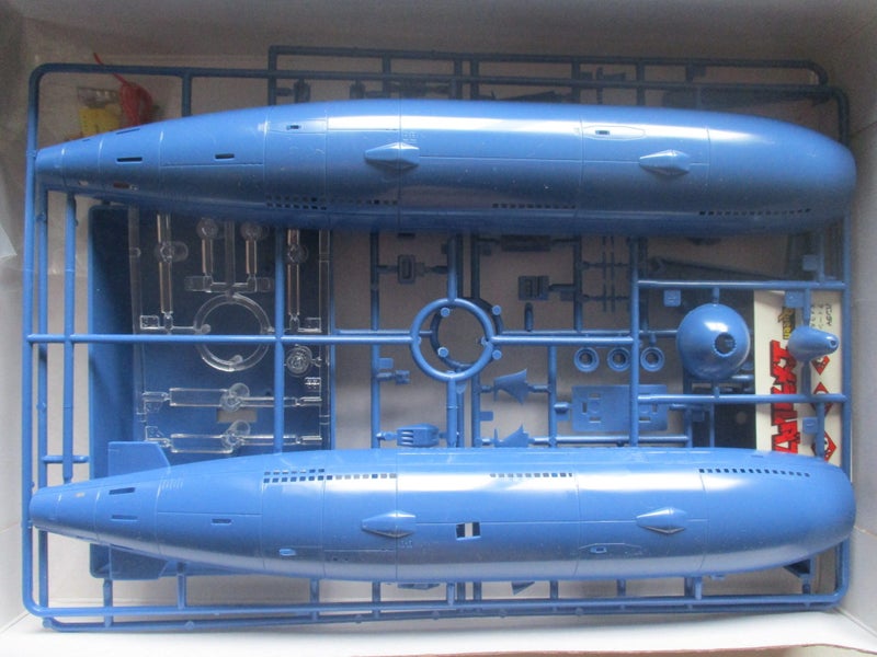 Bandai (1982) 1:1600 Scale SSX Queen Emeraldas Carousel 2