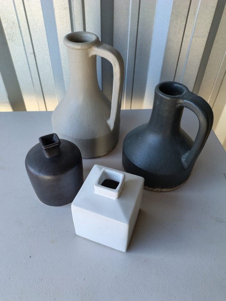 4 x ceramic vases Box Lot 1493 (CL907) Carousel 1