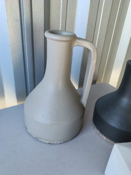 4 x ceramic vases Box Lot 1493 (CL907) Carousel 2