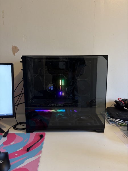 High-End Gaming PC + 240Hz ROG Monitor – Excellent Condition Carousel 1