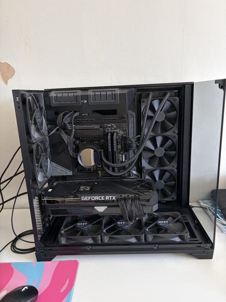 High-End Gaming PC + 240Hz ROG Monitor – Excellent Condition Carousel 8