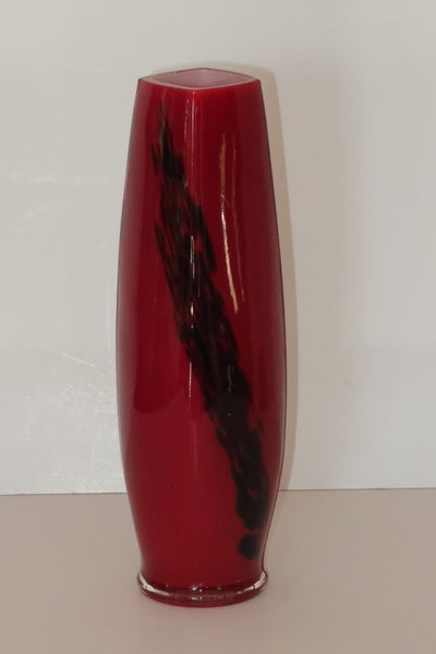 ***VINTAGE RED ART GLASS VASE*** Carousel 1