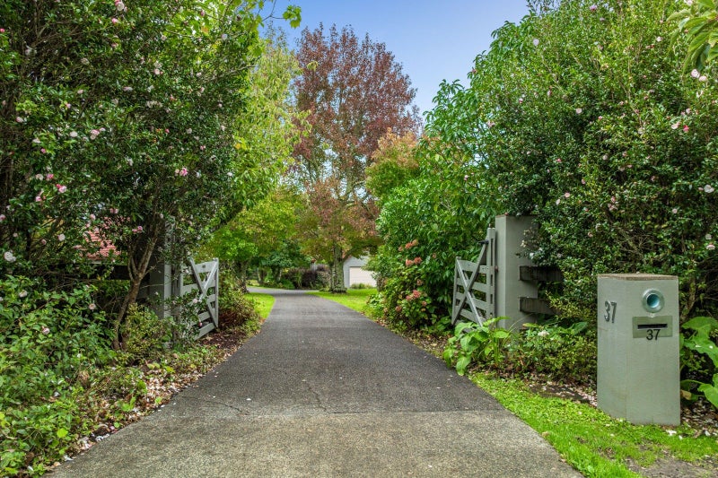 Image 2 of 28