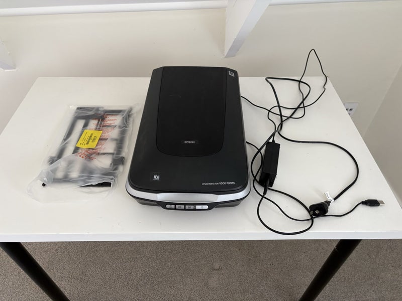 Epson V500 flatbed and film scanner Carousel 1