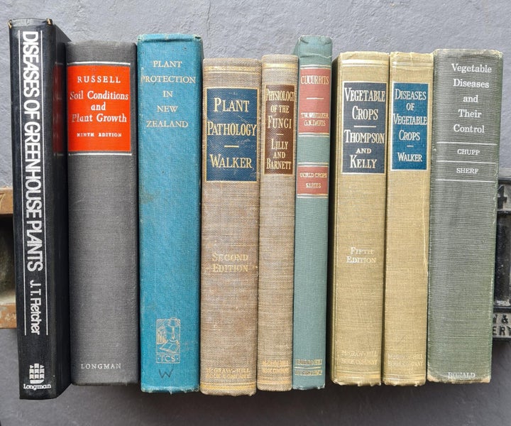 Scientific books: Soils, Vegetables, Diseases - 9 in total Carousel 1