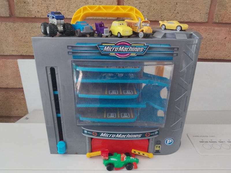 2020 Micro Machines Park N Go Garage Playset + Vehicle's Carousel 1