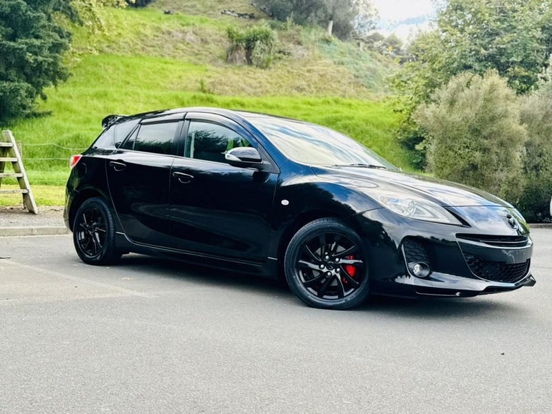 2013 Mazda Axela 15S SPORTS !! BLACK OUT BEAST !!