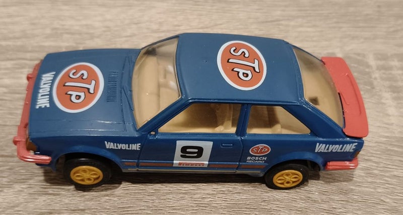 SCALEXTRIC FORD ESCORT XR3i X 2 Carousel 7