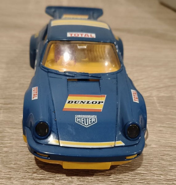 SCALEXTRIC PORSCHE TURBO Carousel 1