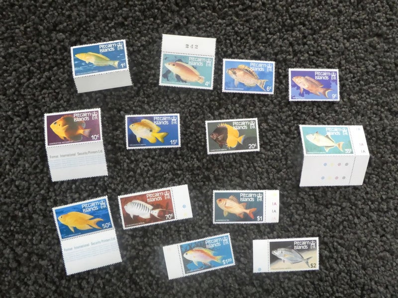 Mint Pitcairn Islands-$1res Carousel 1