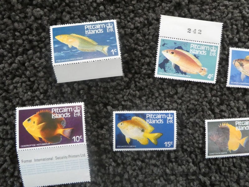 Mint Pitcairn Islands-$1res Carousel 2