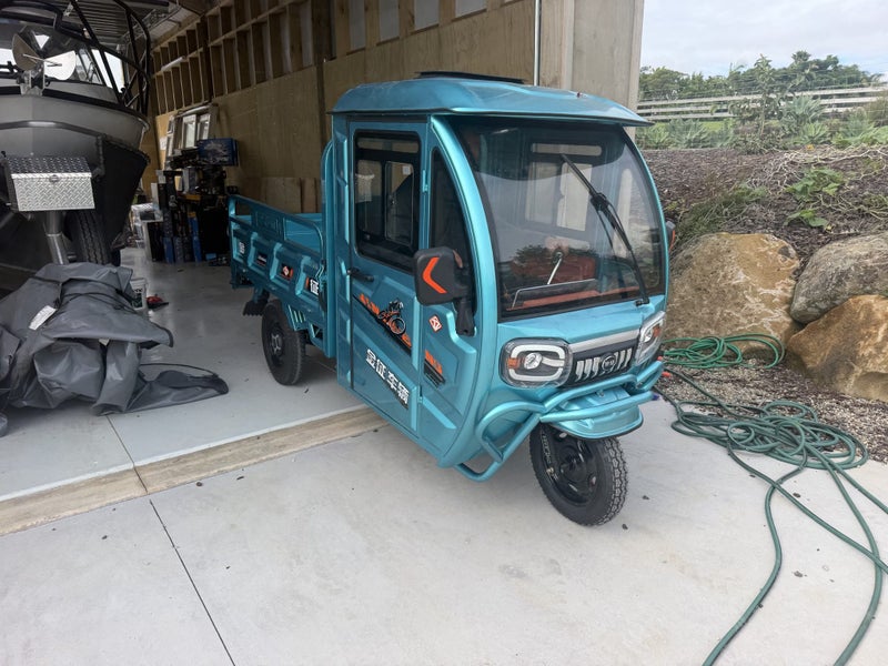 Tuk tuk - full electric Carousel 1