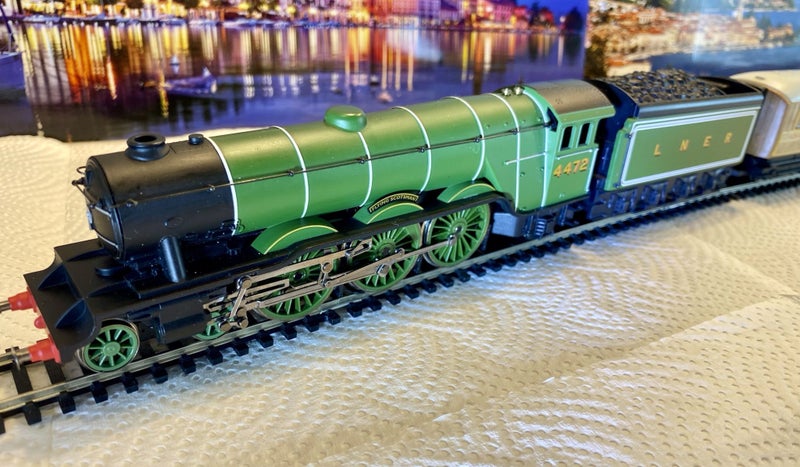 HORNBY HO FLYING SCOTSMAN Carousel 2