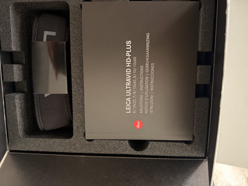 Leica 10x32 Ultravid HD PLUS Binoculars Carousel 2