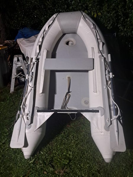 INFLATABLE DINGHY NAUTILUS 2.5 metres long Carousel 1