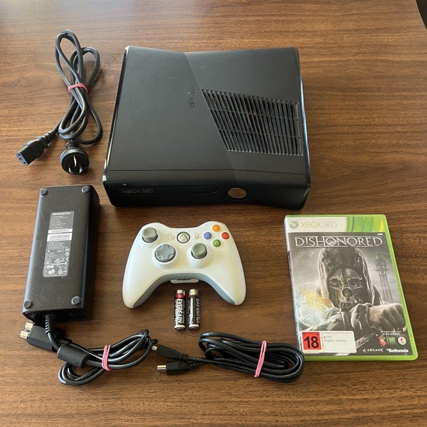 Xbox 360 Slim 250GB Console Bundle - Great Condition Carousel 1
