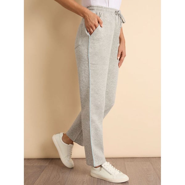Great bundle here - size 8 - track pants & top in one pack - easy buying