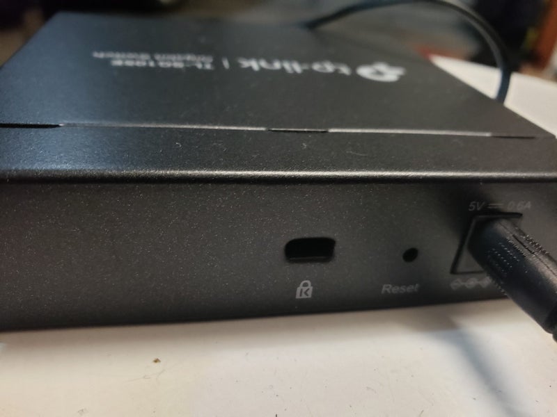 FritzBox, Spark Modem, TP-Link Mesh Router Hubs & 5 Port Gigabit switch Carousel 2