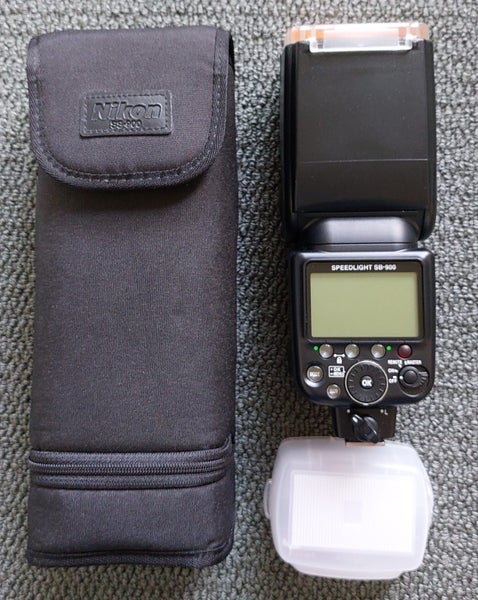 Nikon Speedlight SB-900 Carousel 1